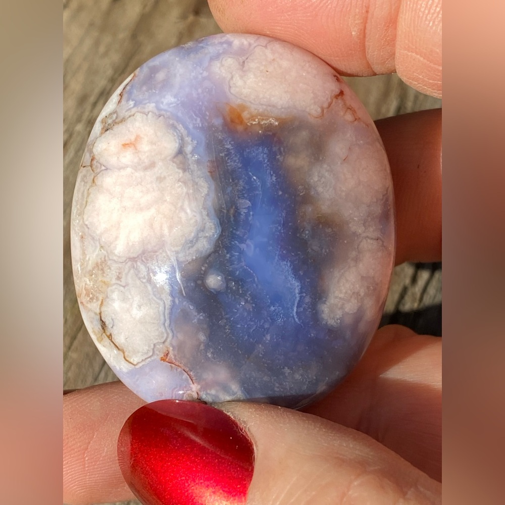 Blue flower agate palm stone